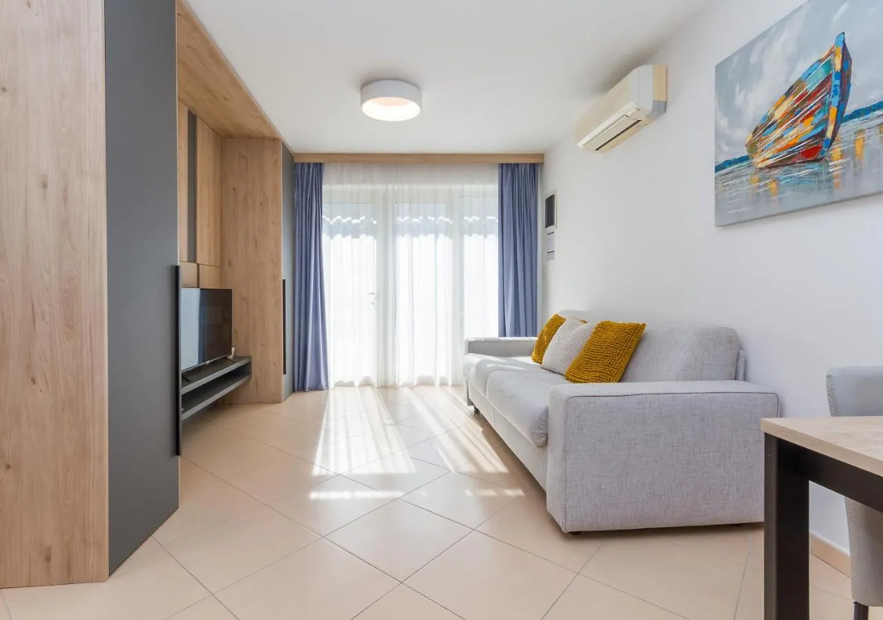 Apartma Palma אומאג