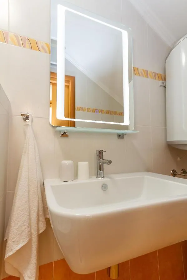 Apartma Palma אומאג 0*,