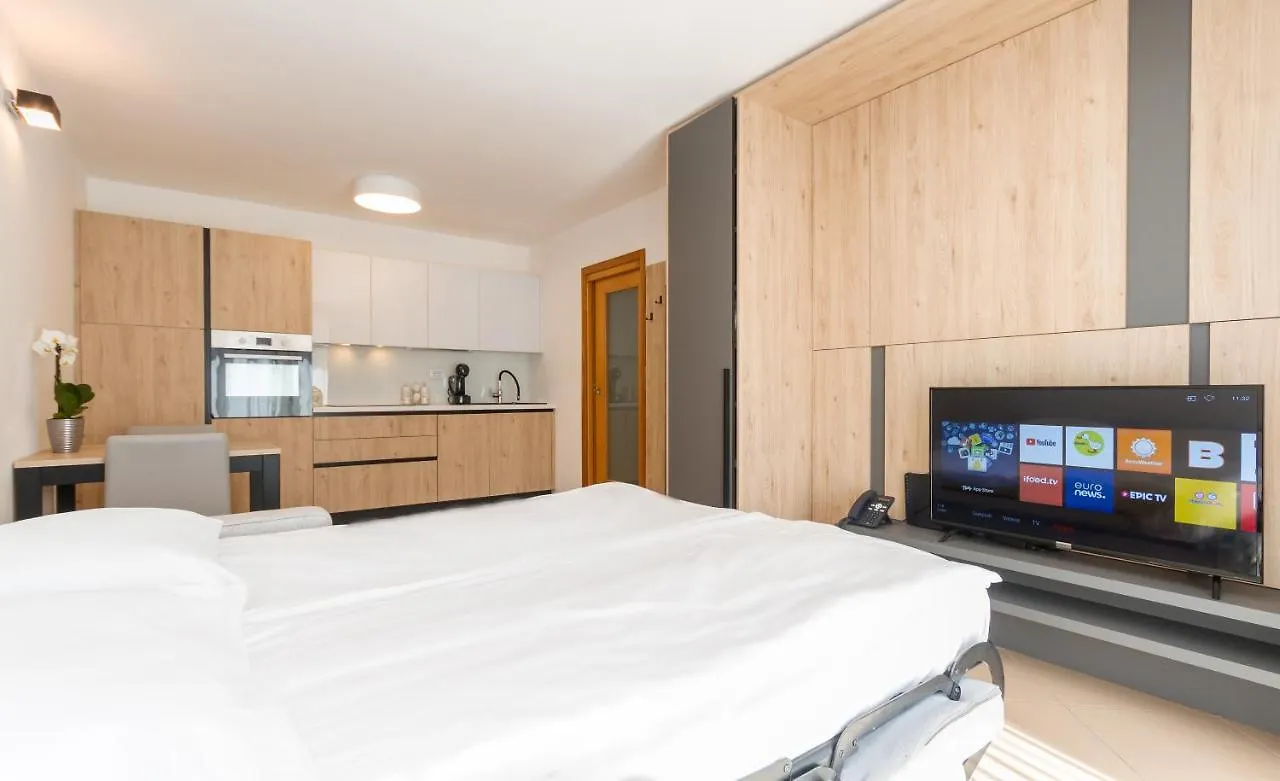 Apartma Palma אומאג